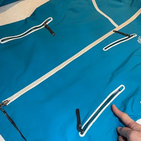 Mountain Hard Wear GoreTex Woman Size M jacket ⭐️⭐️⭐️⭐️ - Picture 6 of 17